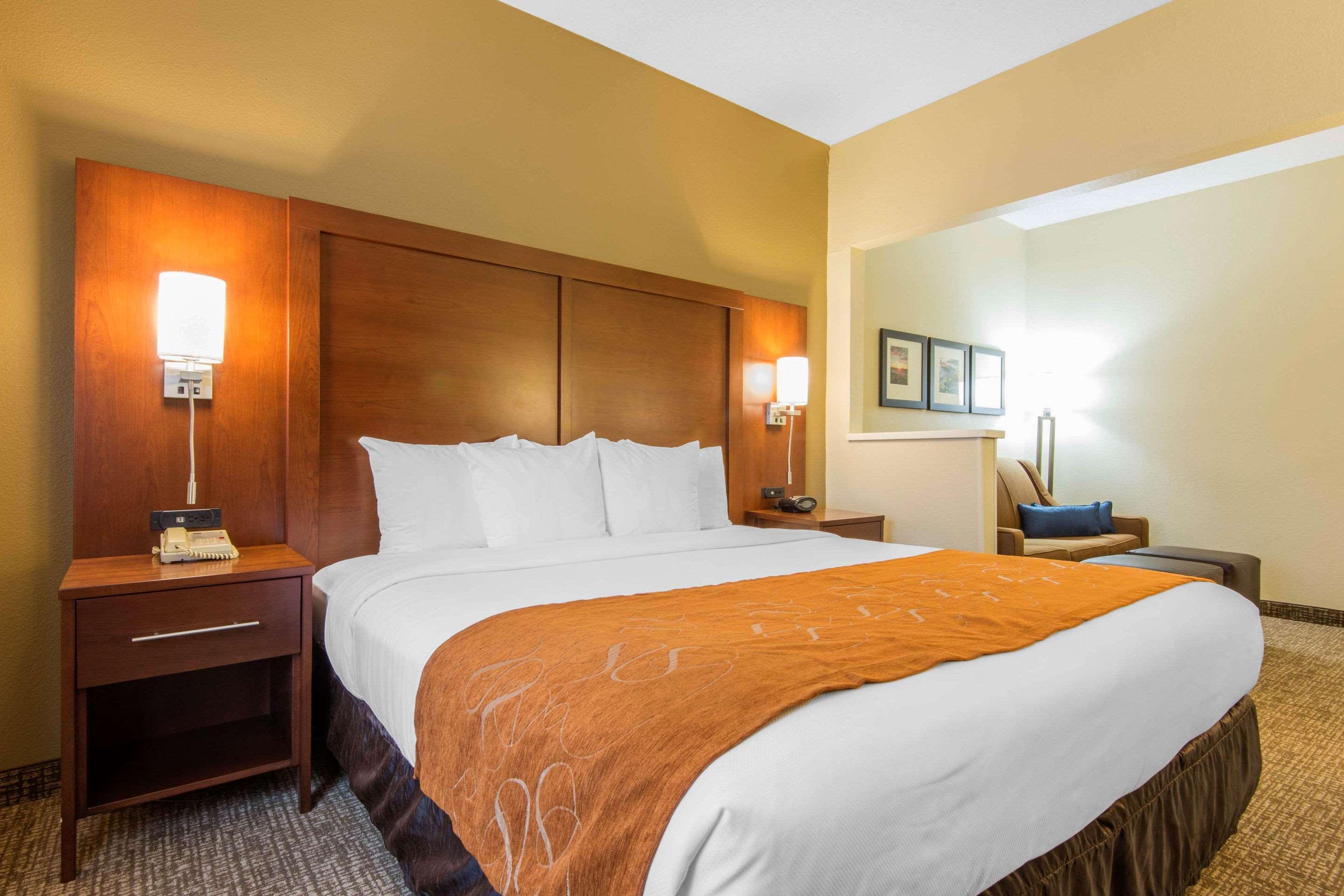 Comfort Suites Rochester Henrietta University Area Zewnętrze zdjęcie