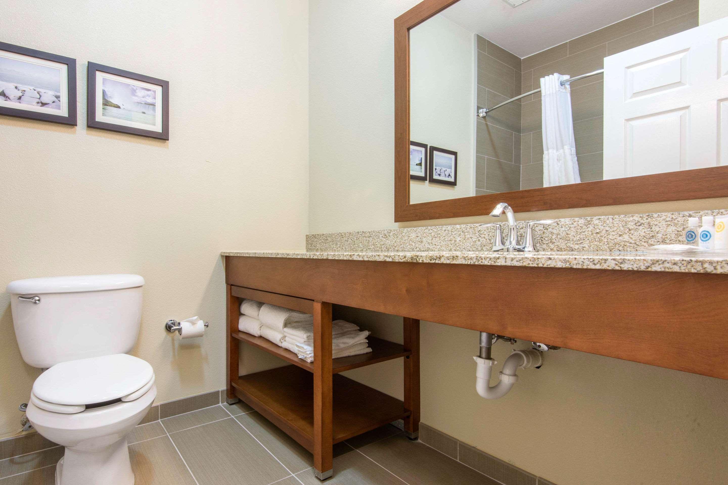 Comfort Suites Rochester Henrietta University Area Zewnętrze zdjęcie