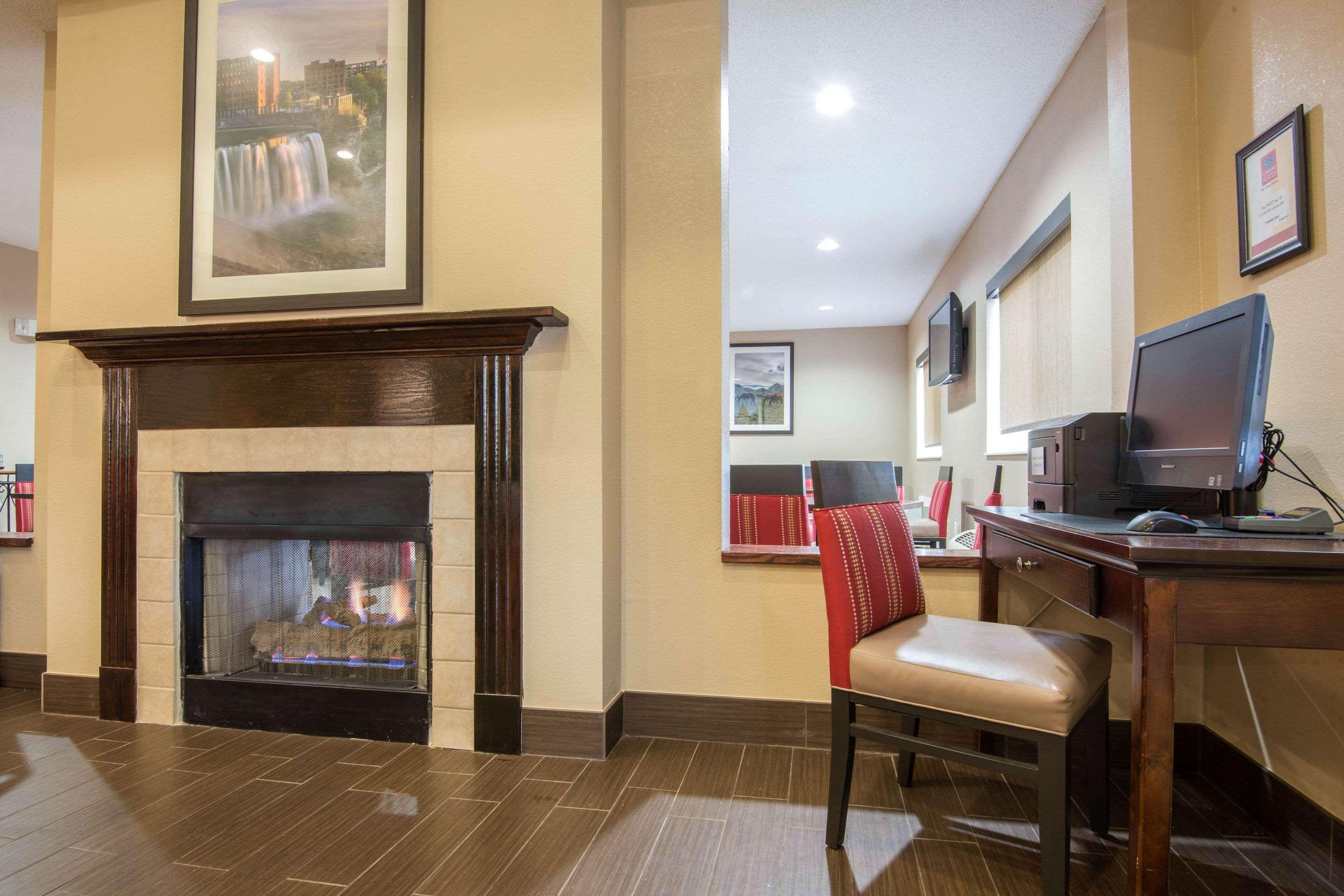 Comfort Suites Rochester Henrietta University Area Zewnętrze zdjęcie
