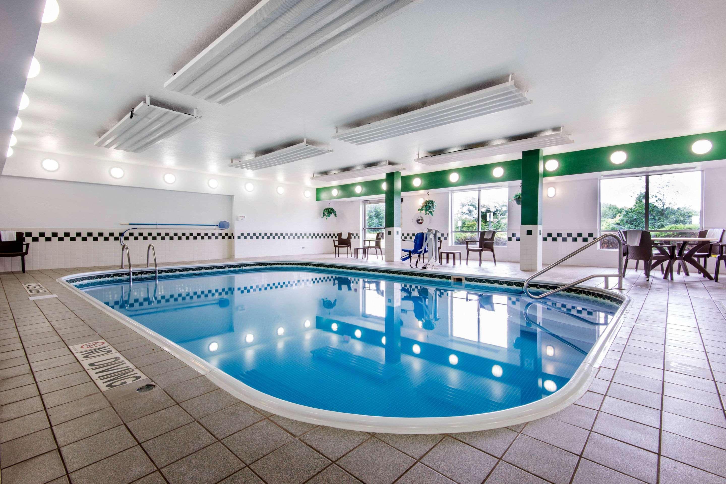 Comfort Suites Rochester Henrietta University Area Zewnętrze zdjęcie