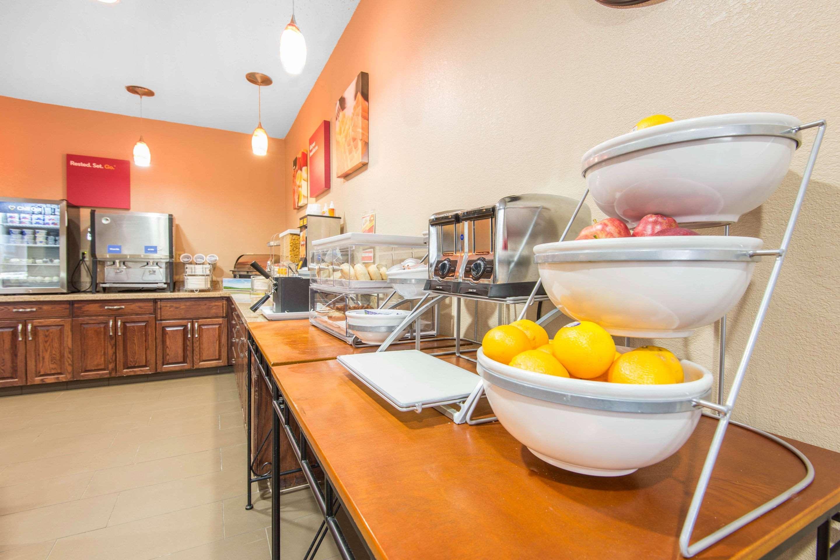 Comfort Suites Rochester Henrietta University Area Zewnętrze zdjęcie